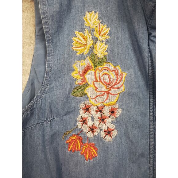 New Look Women's Size XL Blue Chambray Zip Up Vest With Floral Embroidery - Picture 4 of 8